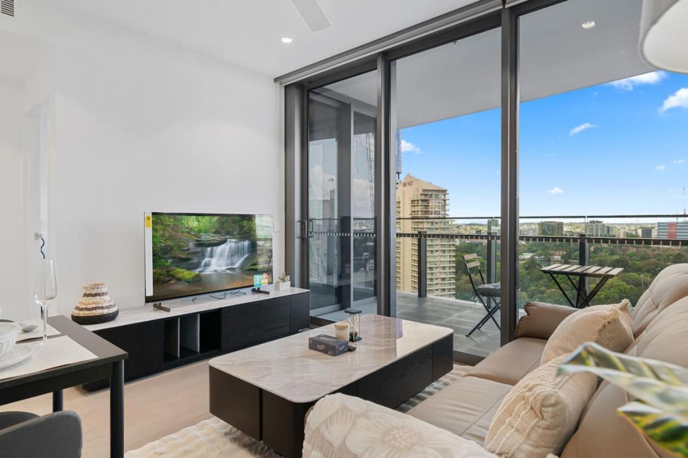 Apartment Gem Walk To River Attractions