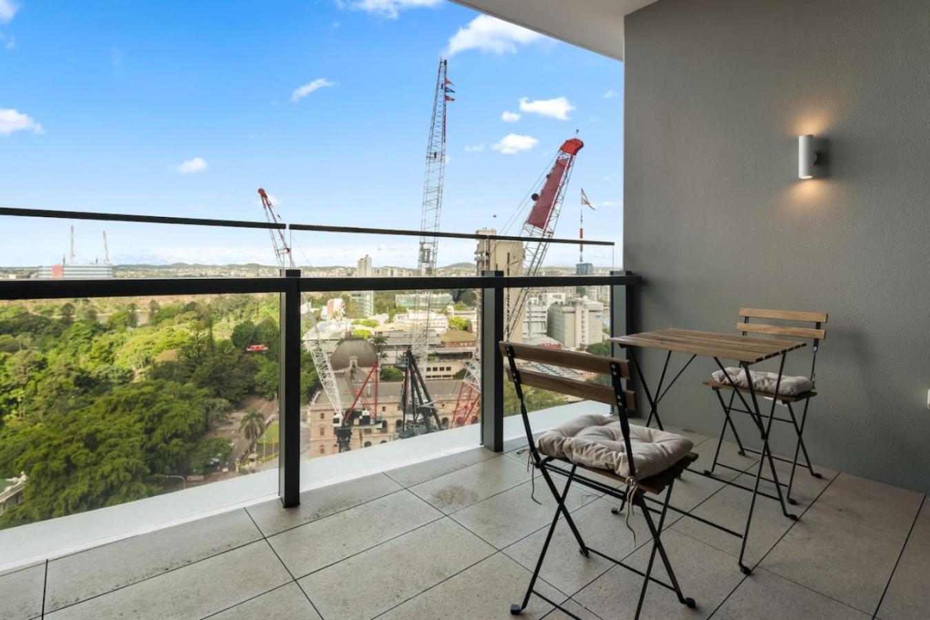 Apartment Gem Walk To River Attractions *